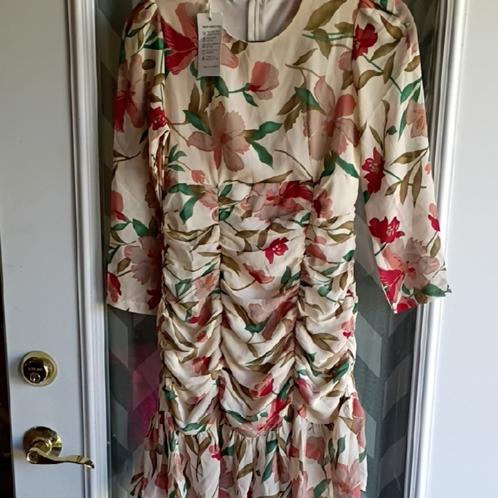 Chic Floral Midi Dress with Ruched Detail